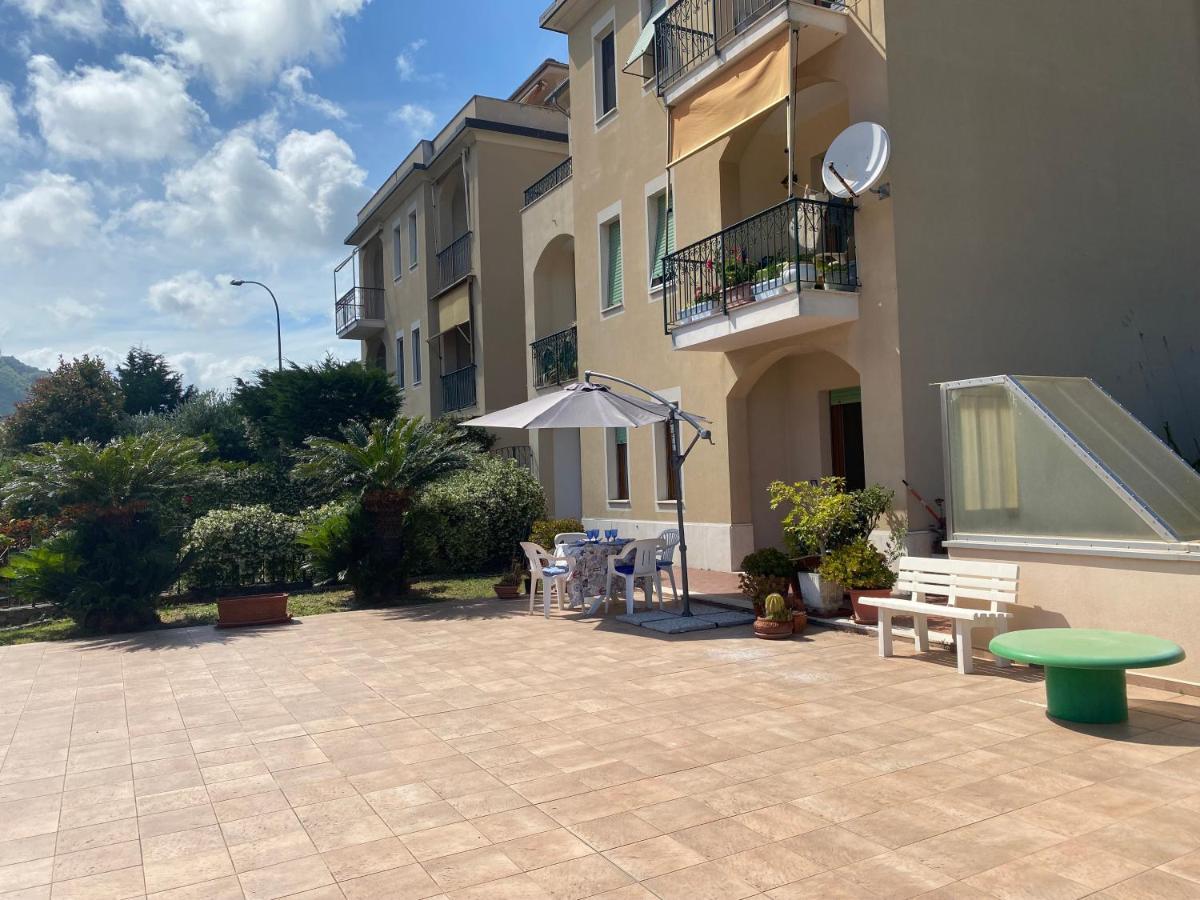 Vivi La Mia Liguria - Esclusivo Appartamento Con Terrazzo E Giardino Finale Ligure Bagian luar foto