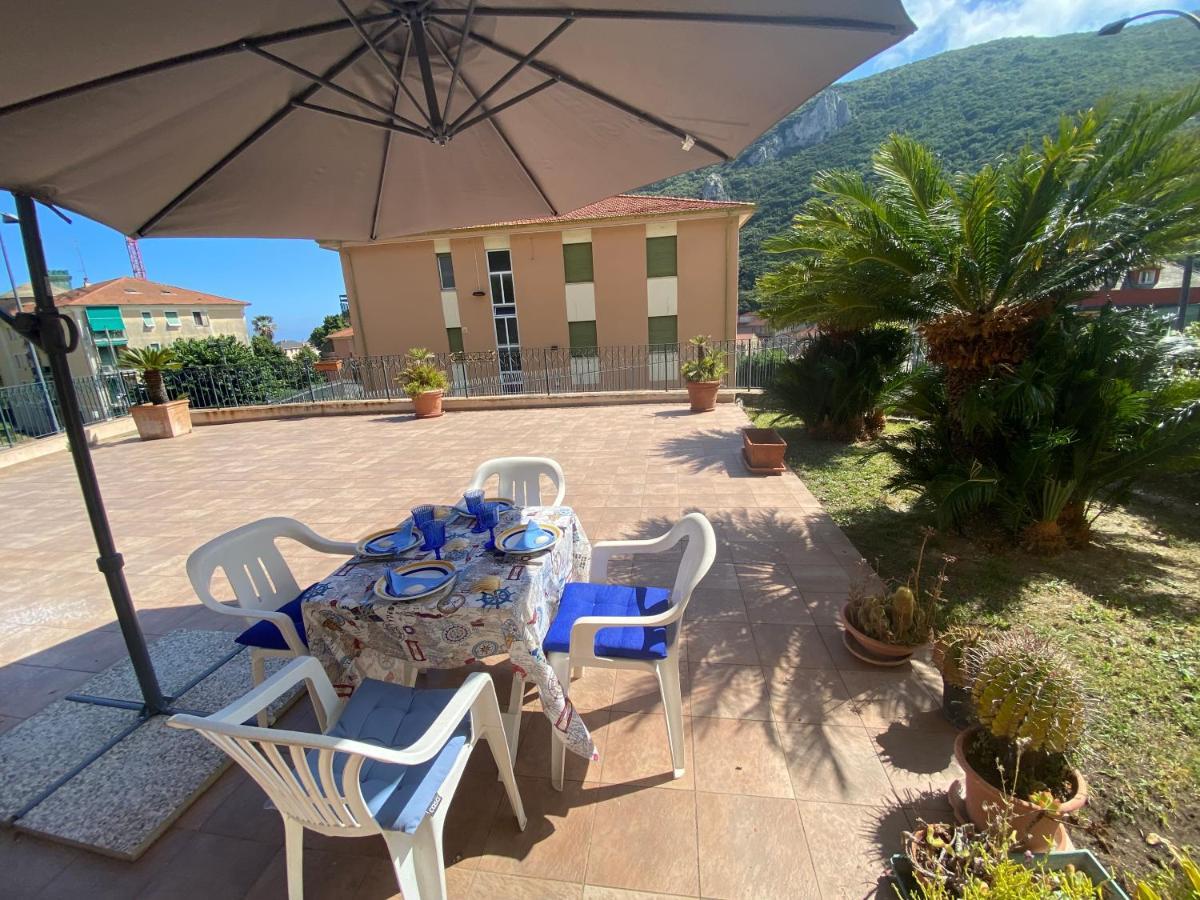 Vivi La Mia Liguria - Esclusivo Appartamento Con Terrazzo E Giardino Finale Ligure Bagian luar foto